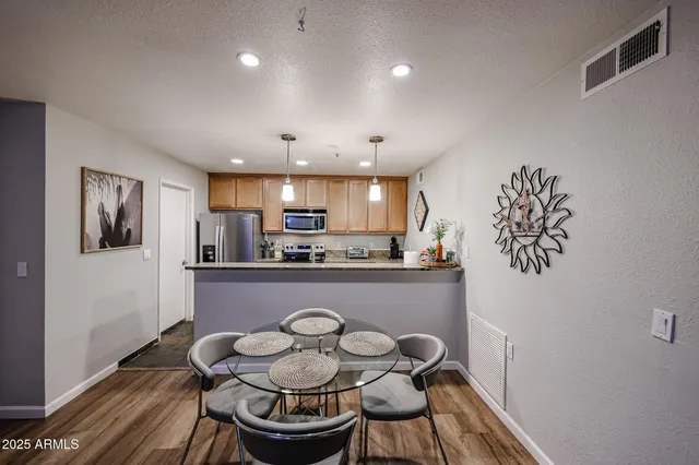 $2,195 | 4704 East Paradise Village Parkway North, Unit 144, Phoenix, AZ 85032