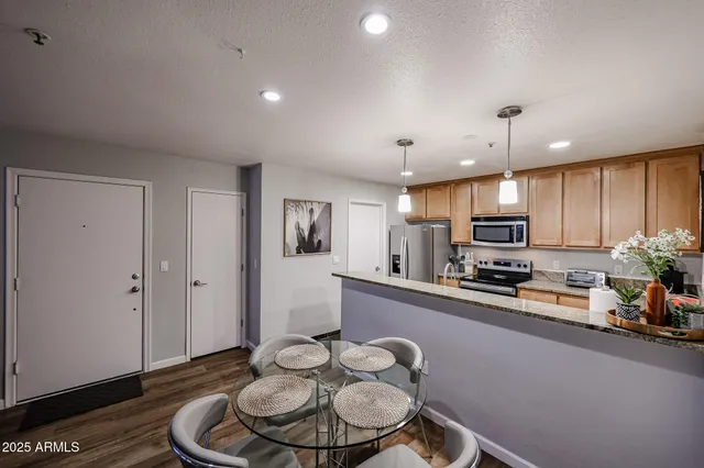 $2,195 | 4704 East Paradise Village Parkway North, Unit 144, Phoenix, AZ 85032