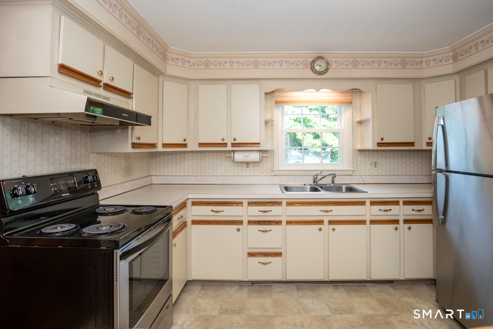 153 Fiesta Heights Meriden, CT 06451 - Photo 10 of 32 Kitchen