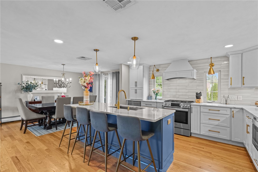136 Honeysuckle Road Warwick, RI 02888 - Photo 11 of 50