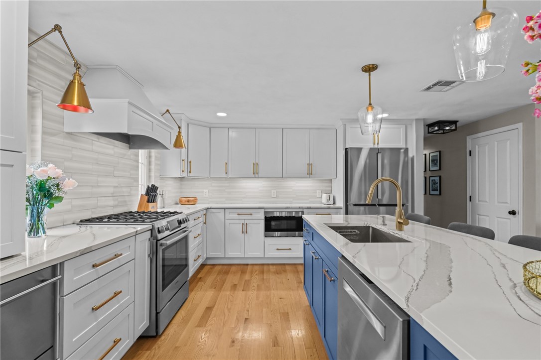 136 Honeysuckle Road Warwick, RI 02888 - Photo 6 of 50