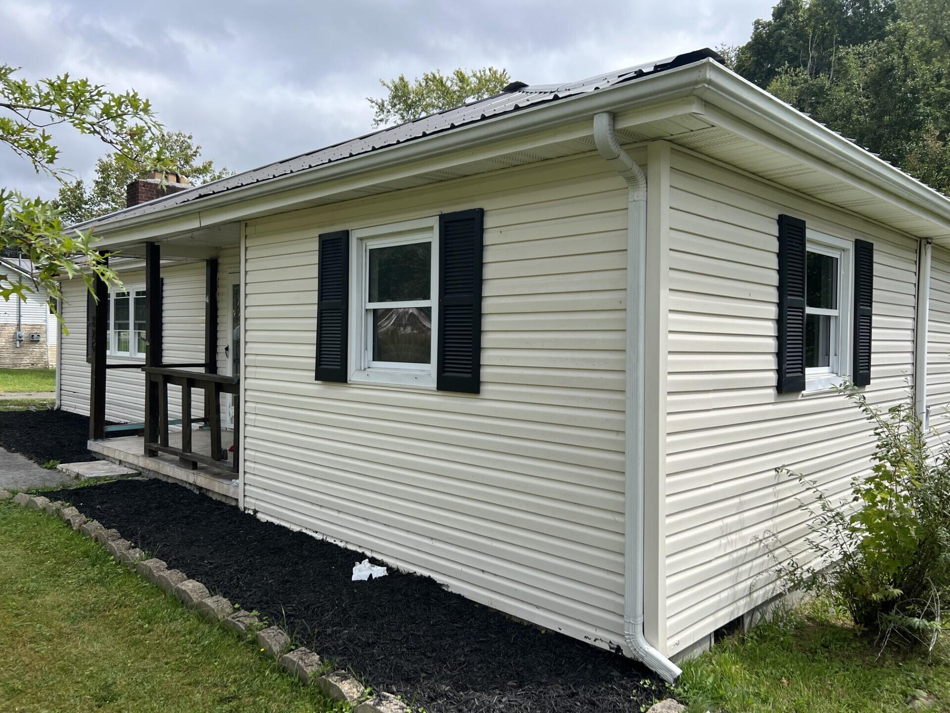 826 Hurricane Road Northeast Wise, VA 24293 - Photo 4 of 36 Right side