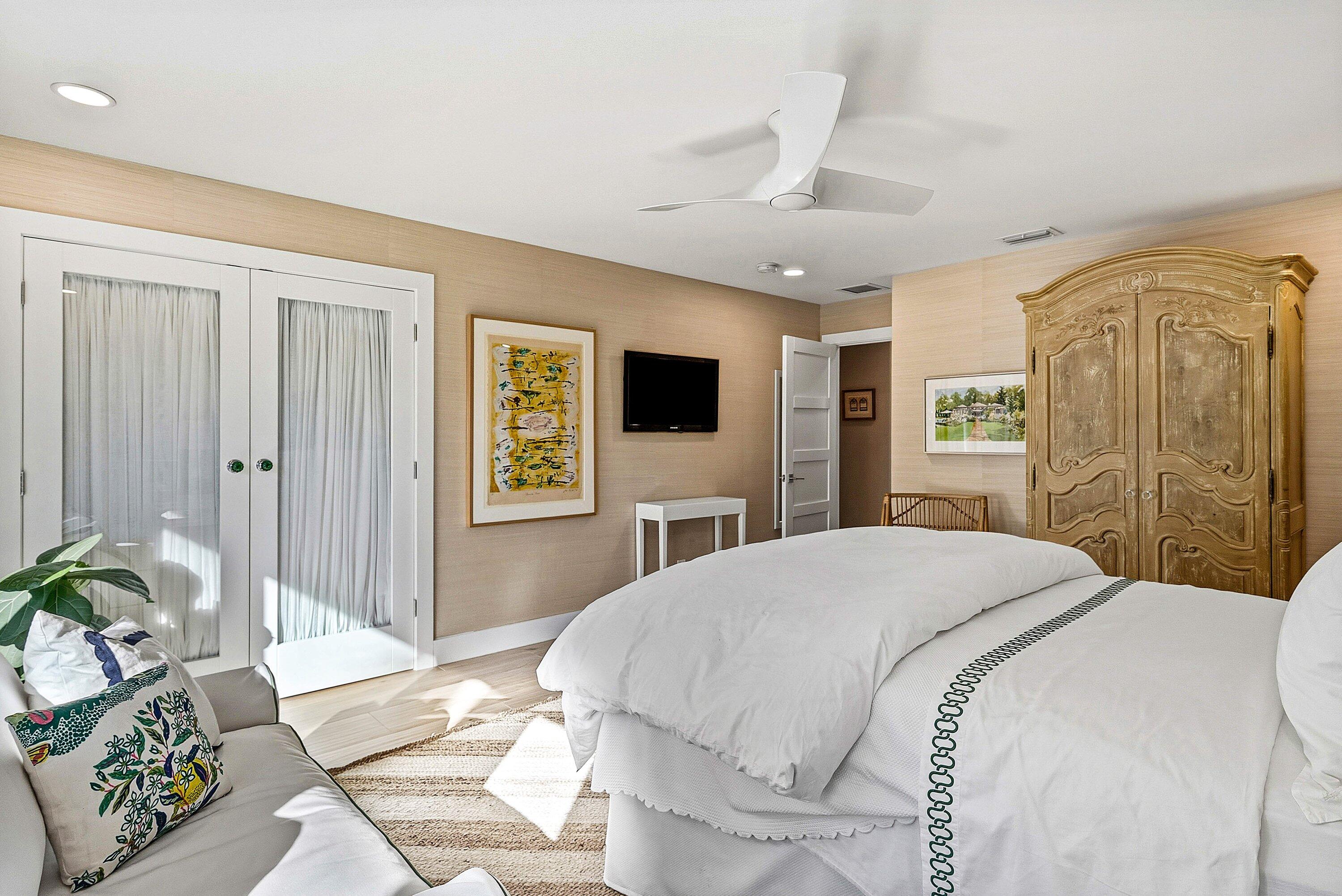 6110 North Ocean Boulevard, Unit 32 Ocean Ridge, FL 33435 - Photo 28 of 39 a bedroom with a balcony a bed and a couch