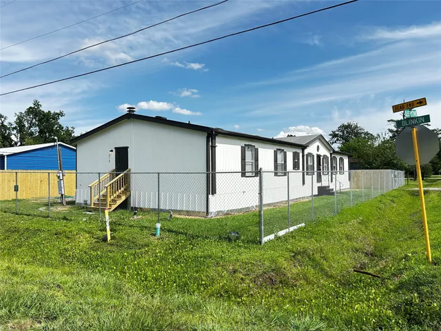 $2,150 | 219 Blinkin Avenue, Crosby, TX 77532