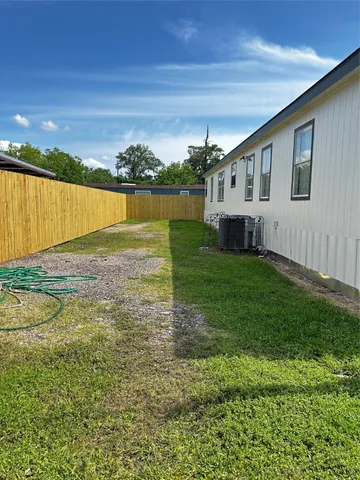 $2,150 | 219 Blinkin Avenue, Crosby, TX 77532