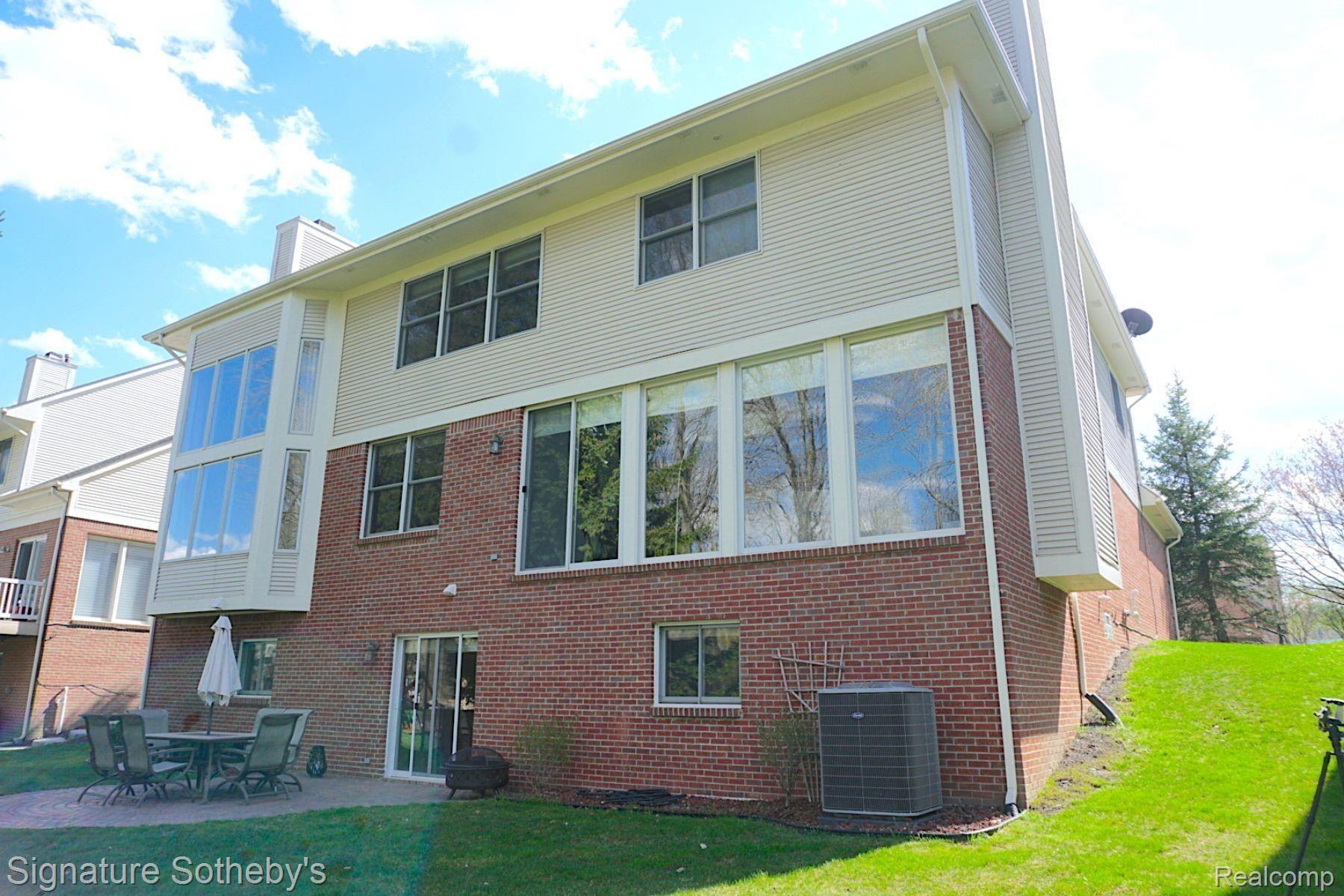 1415 Kentfield Drive Rochester, MI 48307 - Photo 12 of 49 13exterior.jpg