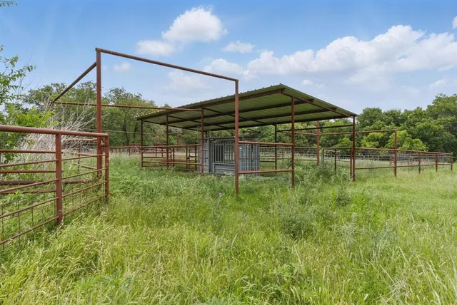 a view of a house with a big yard