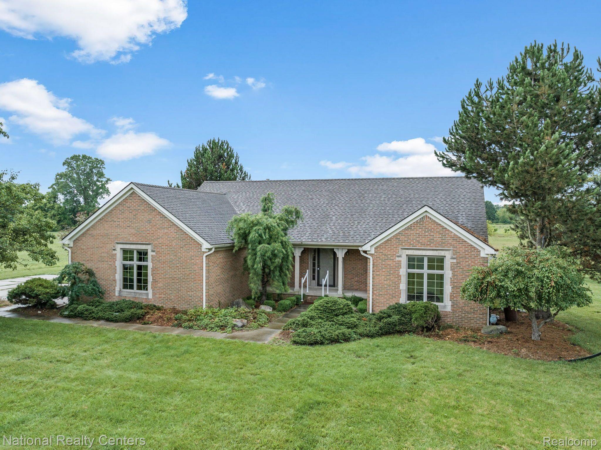 2128 South Hickory Ridge Road Milford, MI 48380 - Photo 7 of 35 Gallery Image 7