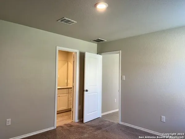 $1,625 | 10258 Robbins Creek, San Antonio, TX 78245