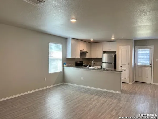 $1,625 | 10258 Robbins Creek, San Antonio, TX 78245