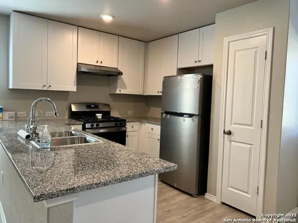 $1,625 | 10258 Robbins Creek, San Antonio, TX 78245