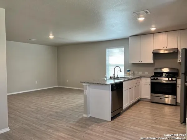 $1,625 | 10258 Robbins Creek, San Antonio, TX 78245