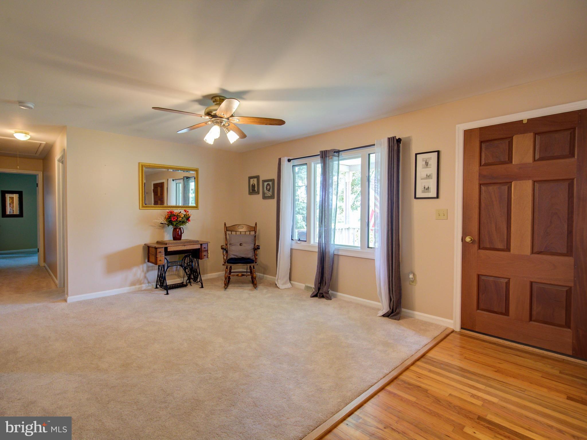 34759 Bloomfield Road Round Hill, VA 20141 - Photo 13 of 28 Living Room