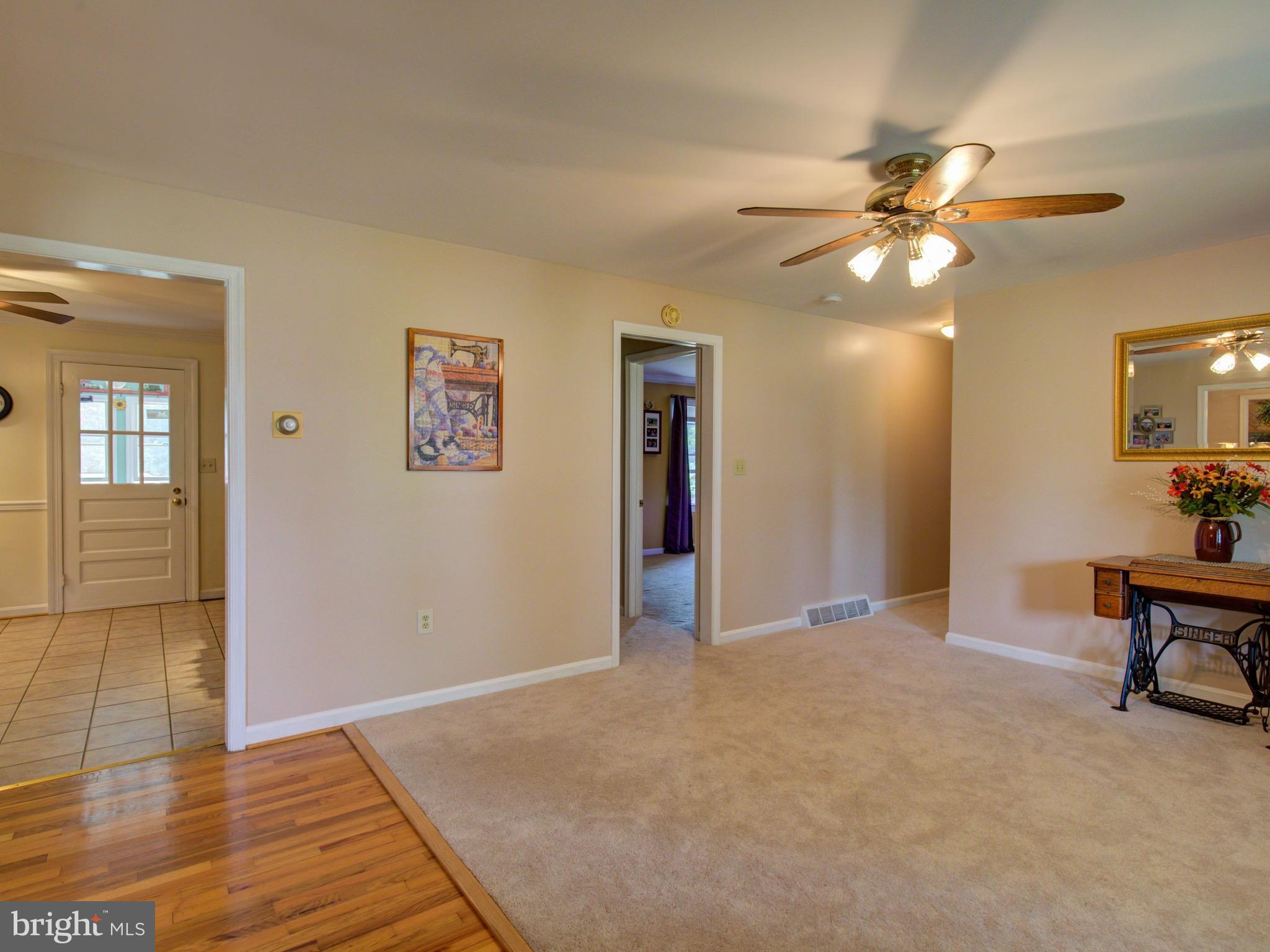 34759 Bloomfield Road Round Hill, VA 20141 - Photo 14 of 28 Living Room