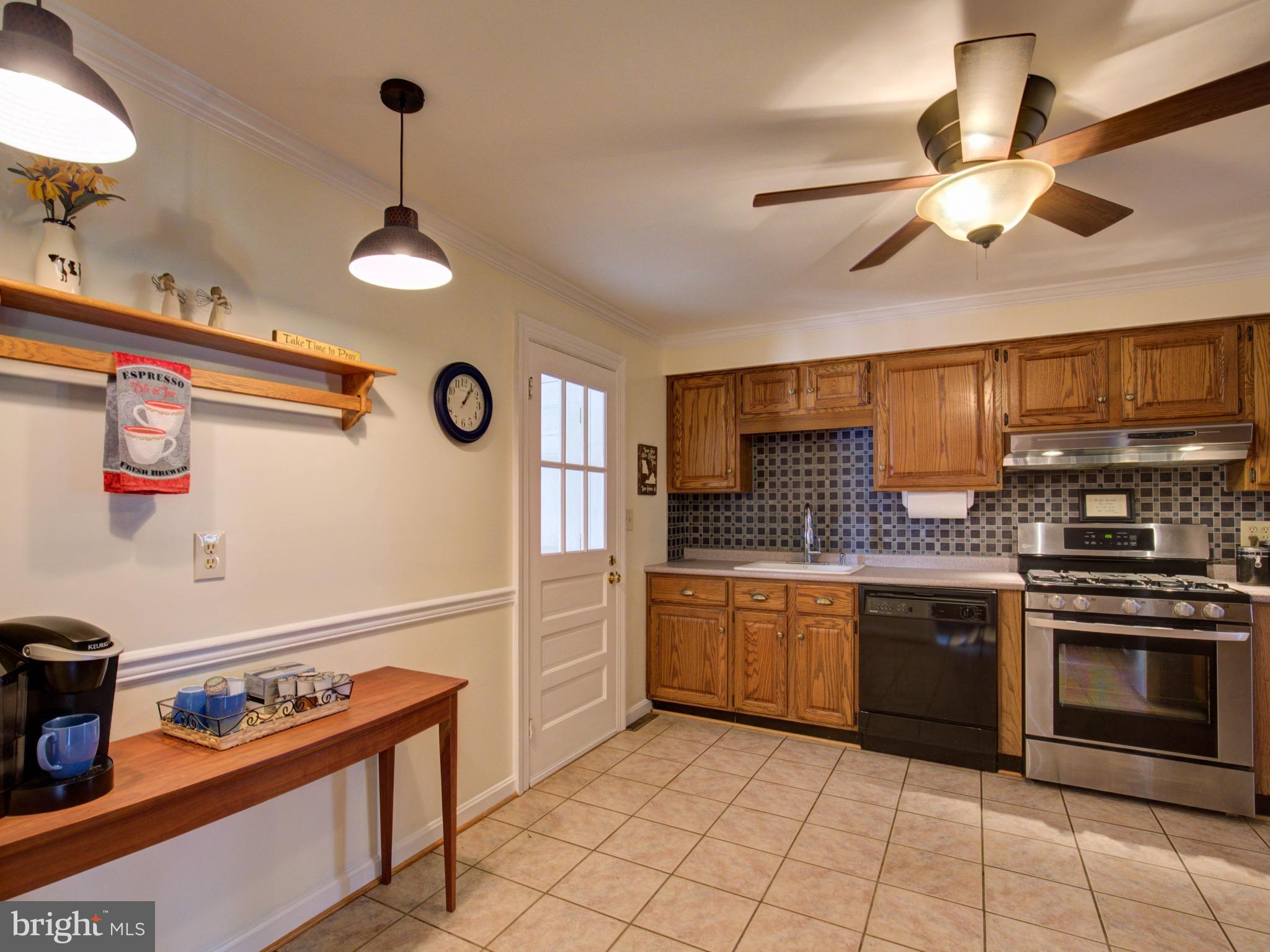 34759 Bloomfield Road Round Hill, VA 20141 - Photo 16 of 28 Kitchen
