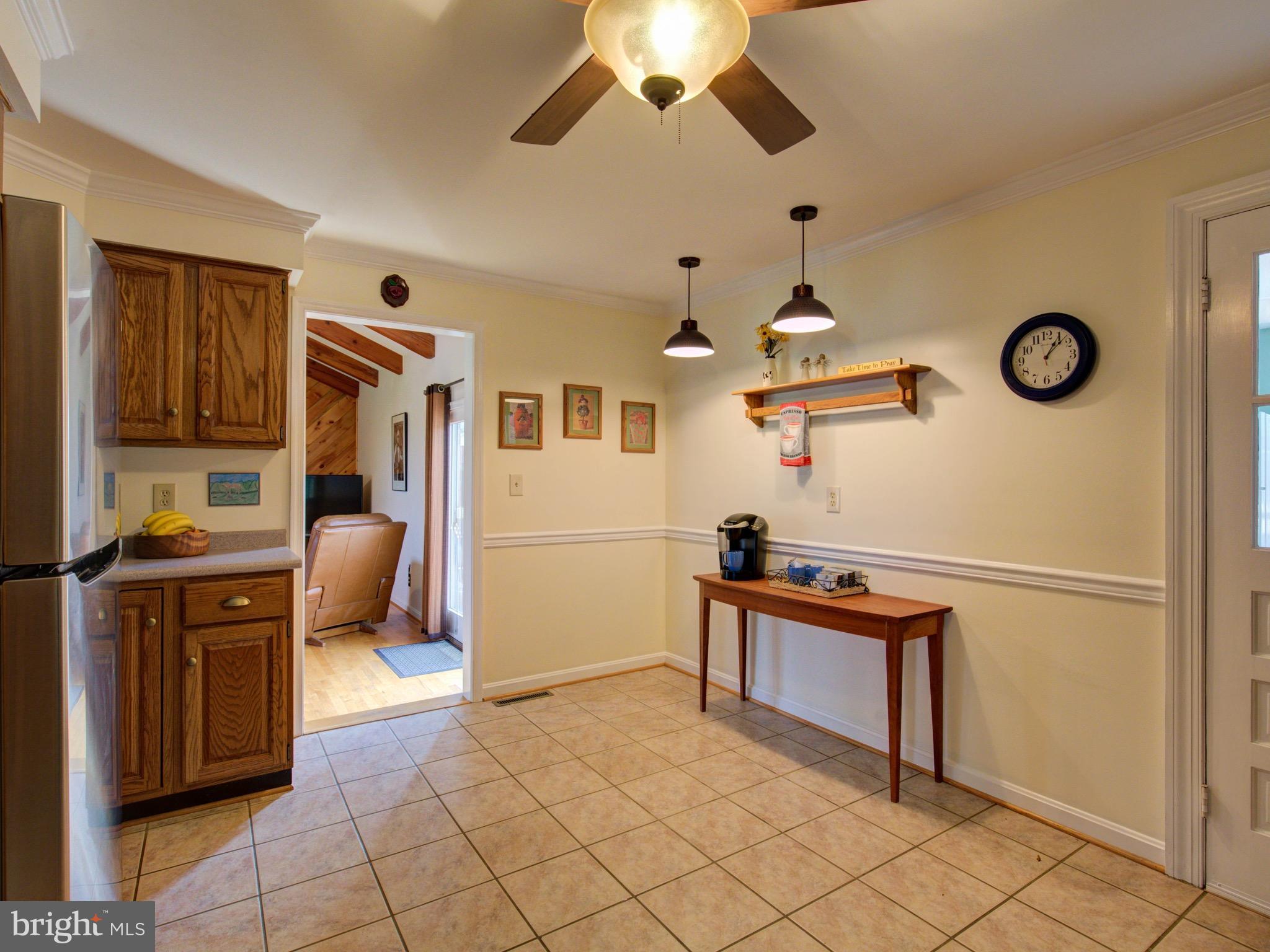34759 Bloomfield Road Round Hill, VA 20141 - Photo 19 of 28 Eat-In Kitchen