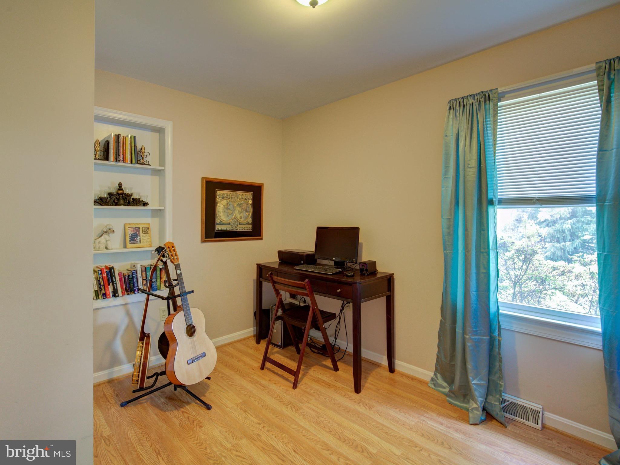 34759 Bloomfield Road Round Hill, VA 20141 - Photo 23 of 28 Bedroom