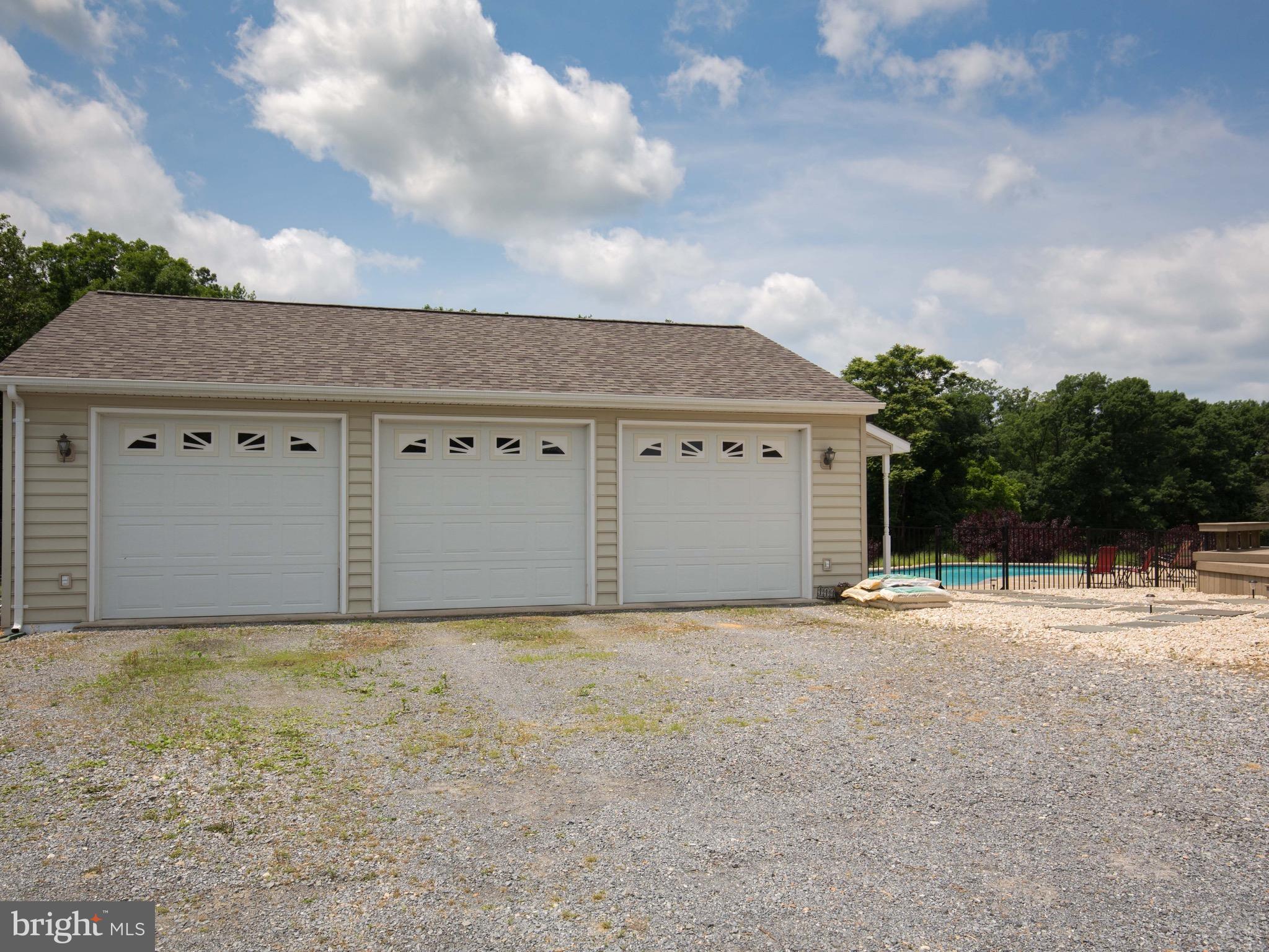 34759 Bloomfield Road Round Hill, VA 20141 - Photo 7 of 28 Detached 3 car garage