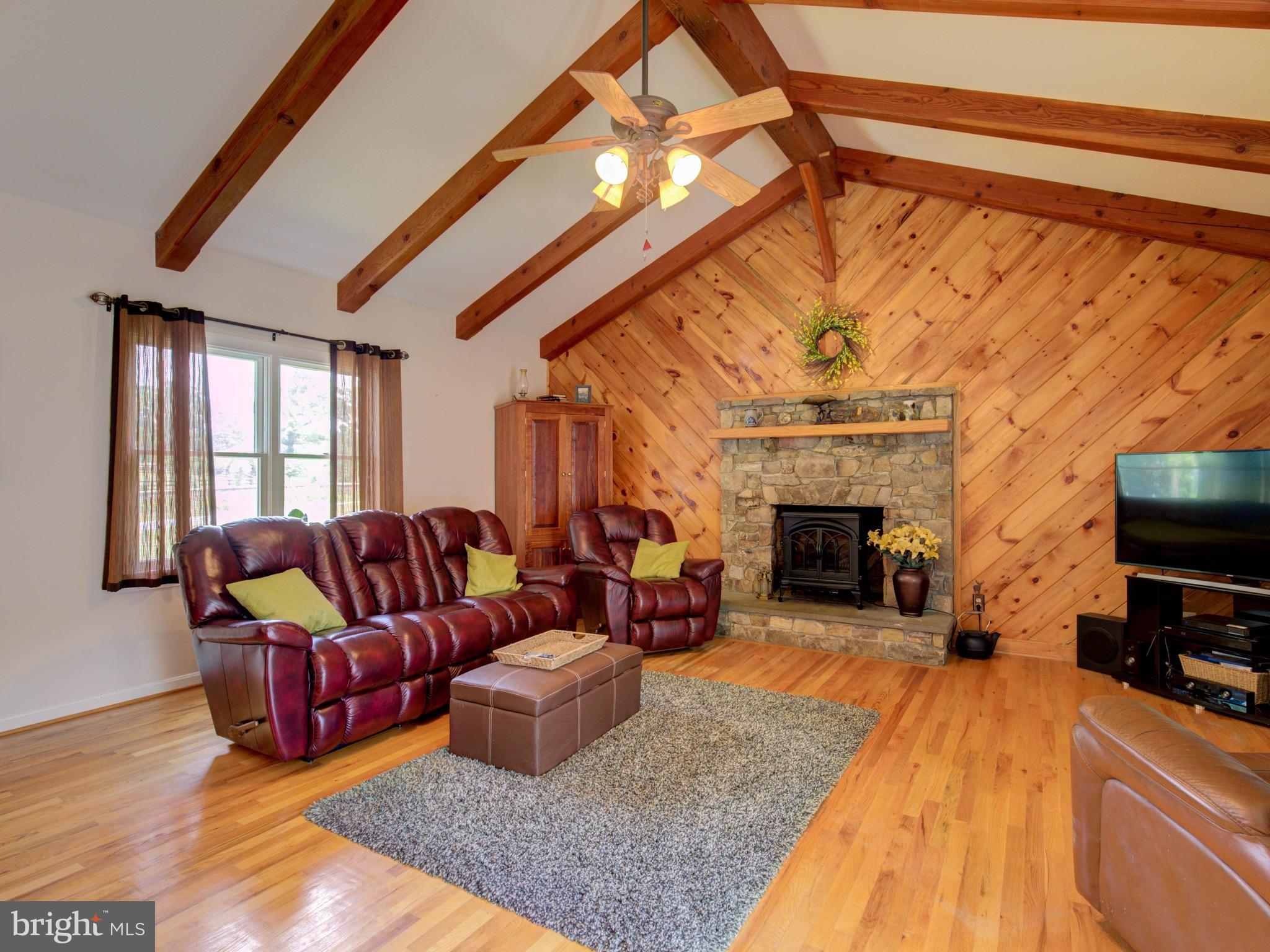 34759 Bloomfield Road Round Hill, VA 20141 - Photo 9 of 28 Family Room