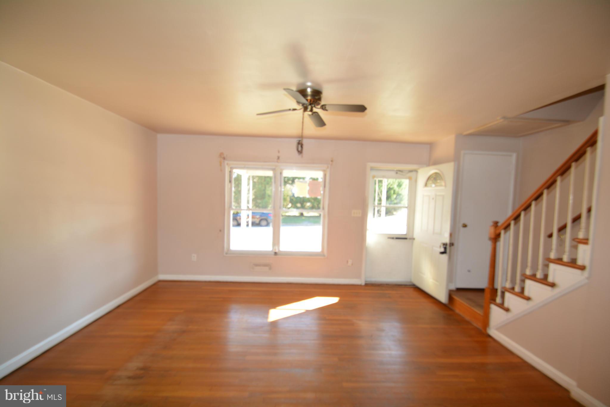 1004 Craftswood Road Catonsville, MD 21228 - Photo 4 of 19 Living Room