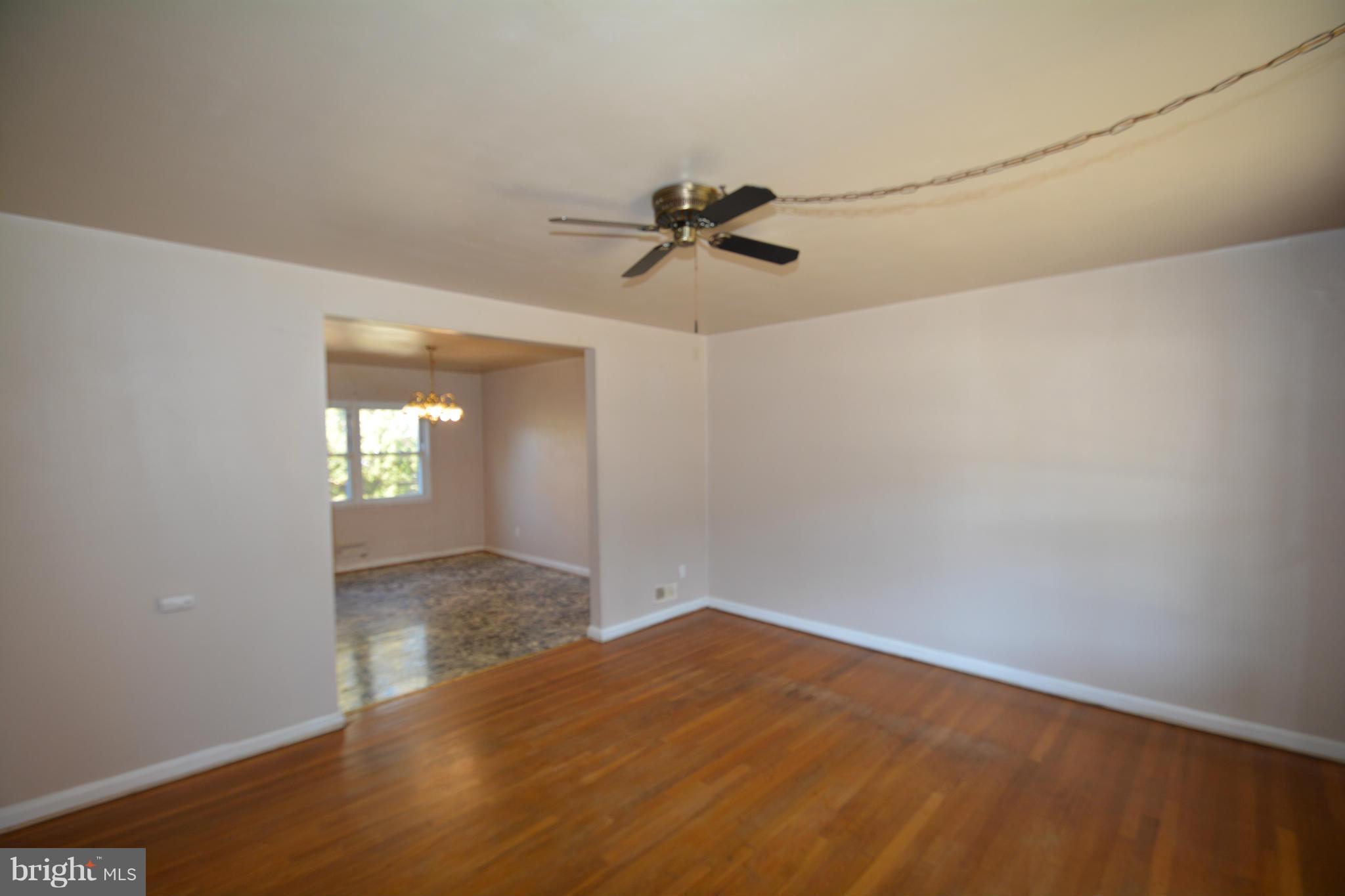 1004 Craftswood Road Catonsville, MD 21228 - Photo 5 of 19 Living Room