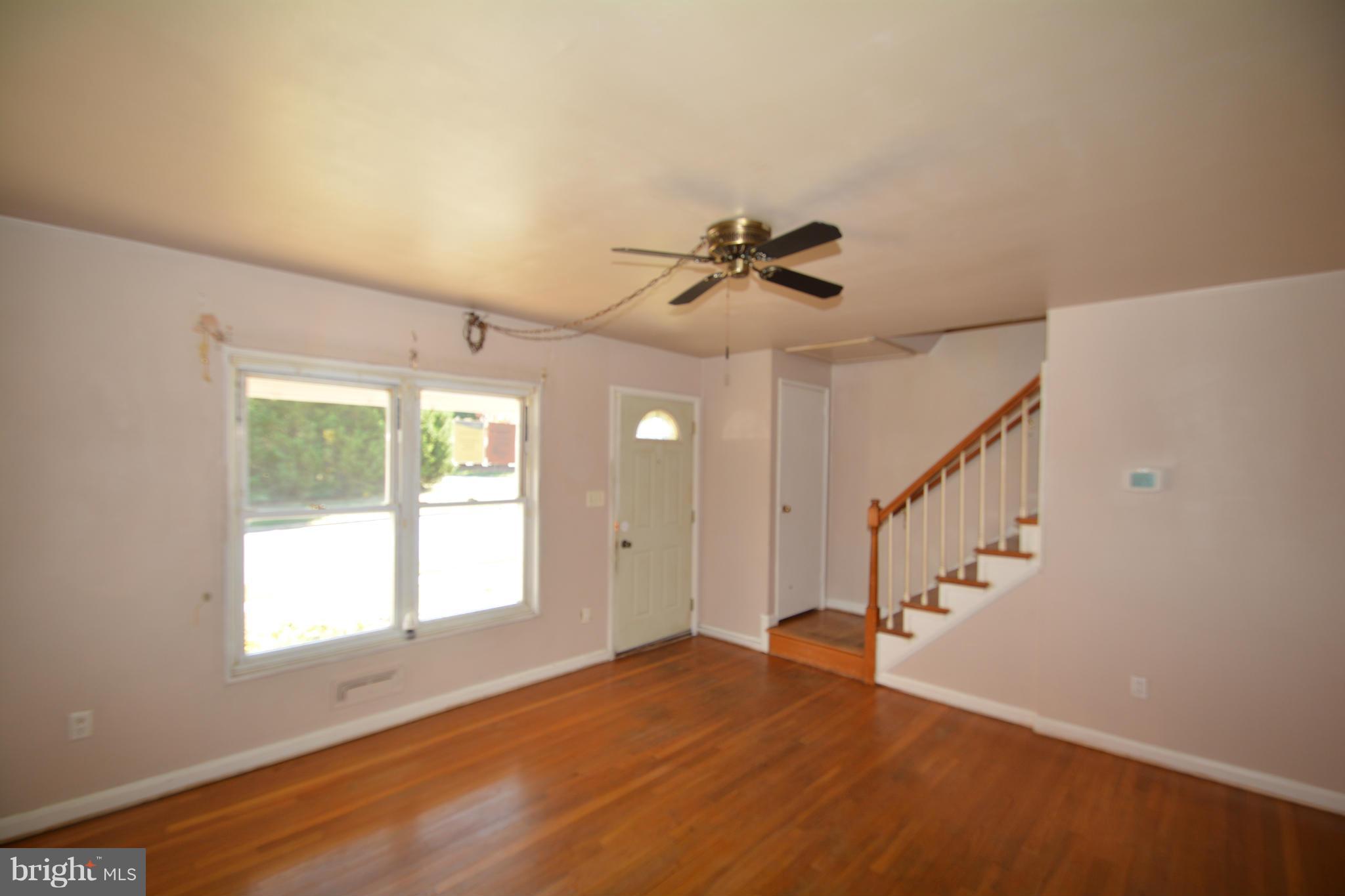 1004 Craftswood Road Catonsville, MD 21228 - Photo 6 of 19 Living Room