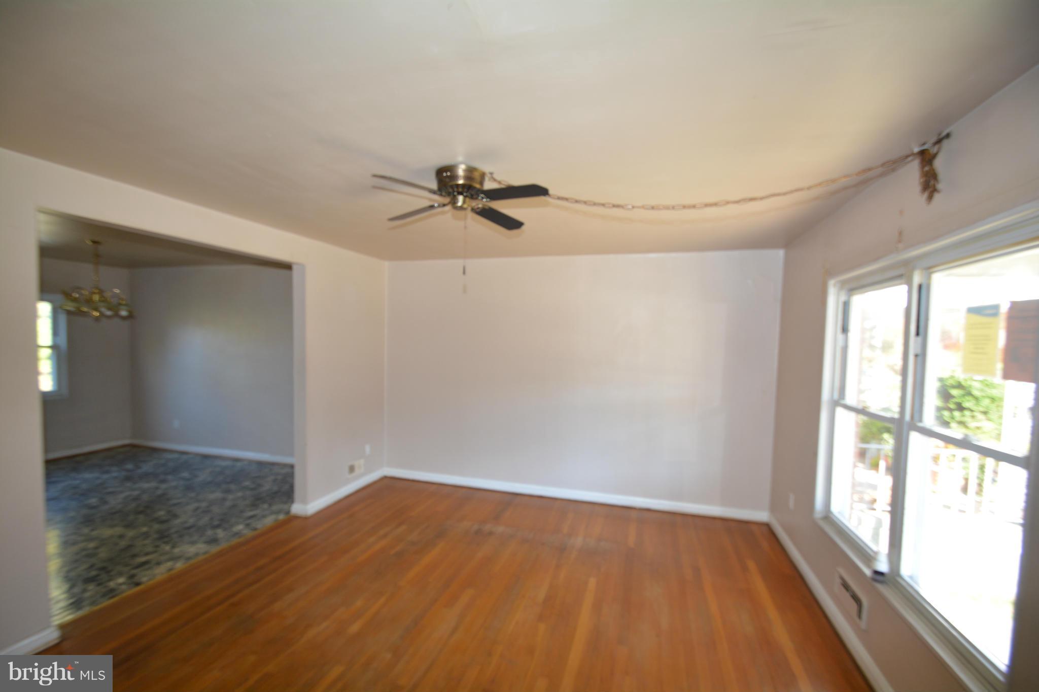 1004 Craftswood Road Catonsville, MD 21228 - Photo 8 of 19 Living Room
