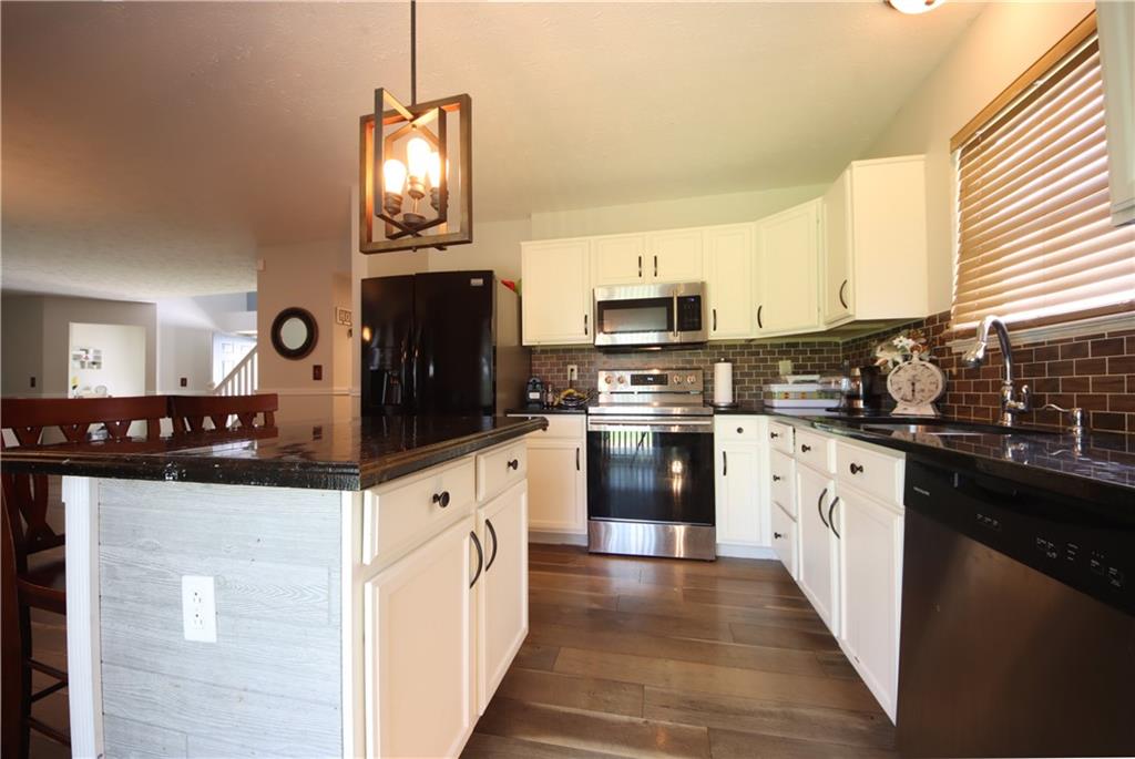 6860 Decatur Ridge Place Indianapolis, IN 46221 - Photo 2 of 17