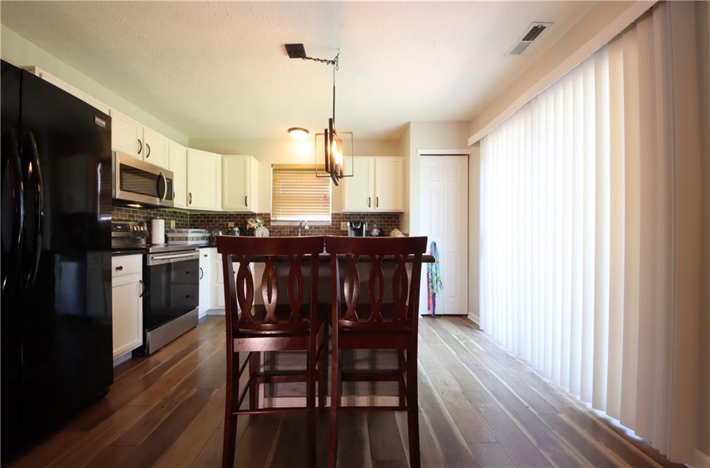 6860 Decatur Ridge Place Indianapolis, IN 46221 - Photo 7 of 17
