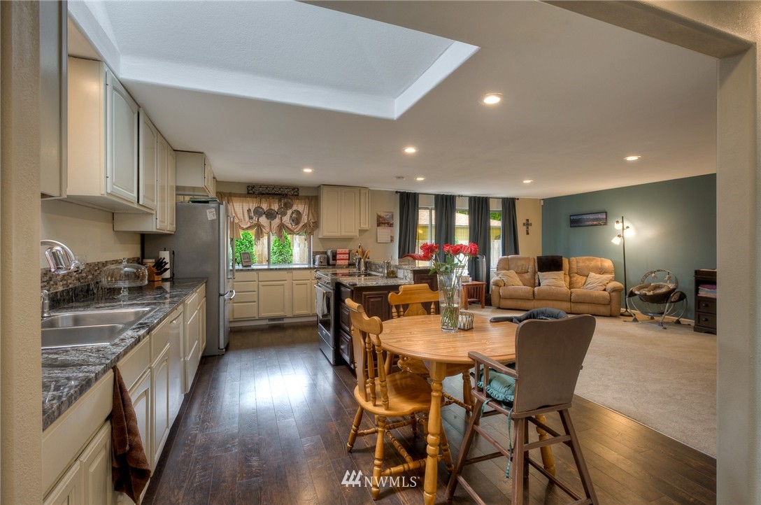 14606 161st Avenue Southeast Renton, WA 98059 - Photo 5 of 21