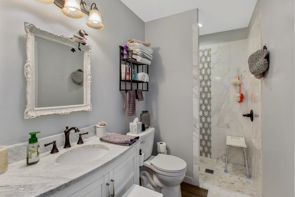 111 Asbury Hill Road Daphne, AL 36526 - Photo 20 of 26 Suite Bathroom