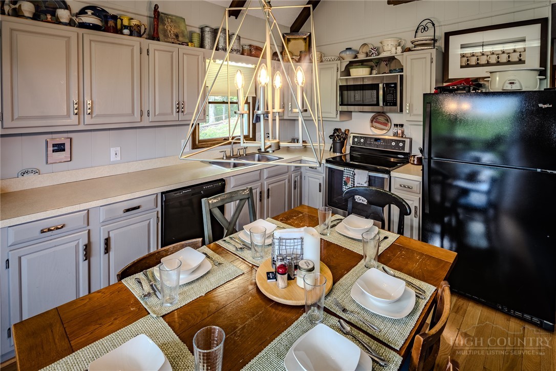 905 Harley Perry Road Zionville, NC 28698 - Photo 19 of 48