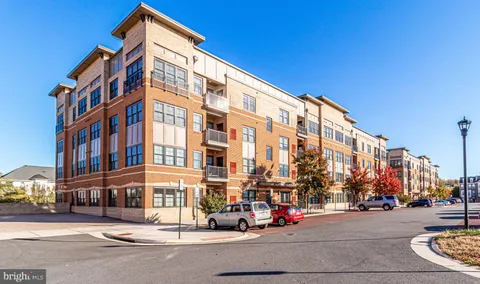 $690,000 | 2905 Bleeker Street, Unit 4404, Fairfax, VA 22031