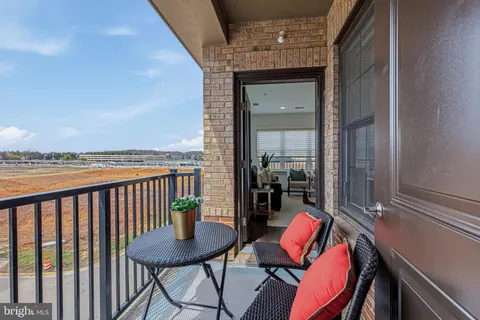 $690,000 | 2905 Bleeker Street, Unit 4404, Fairfax, VA 22031