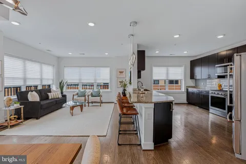 $690,000 | 2905 Bleeker Street, Unit 4404, Fairfax, VA 22031