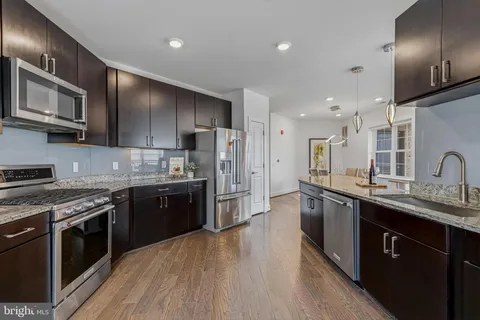 $690,000 | 2905 Bleeker Street, Unit 4404, Fairfax, VA 22031