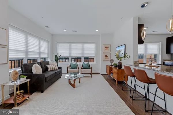 $690,000 | 2905 Bleeker Street, Unit 4404, Fairfax, VA 22031