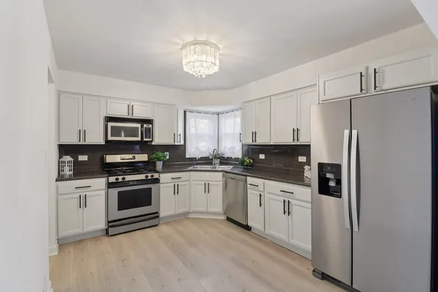 $394,900 | 17005 Thackery Street, Oak Forest, IL 60452