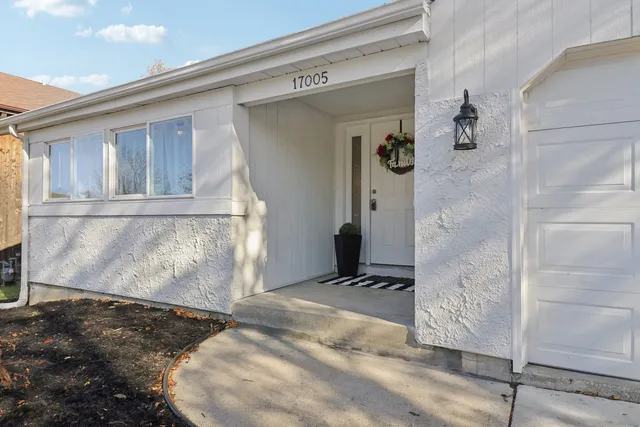 $394,900 | 17005 Thackery Street, Oak Forest, IL 60452