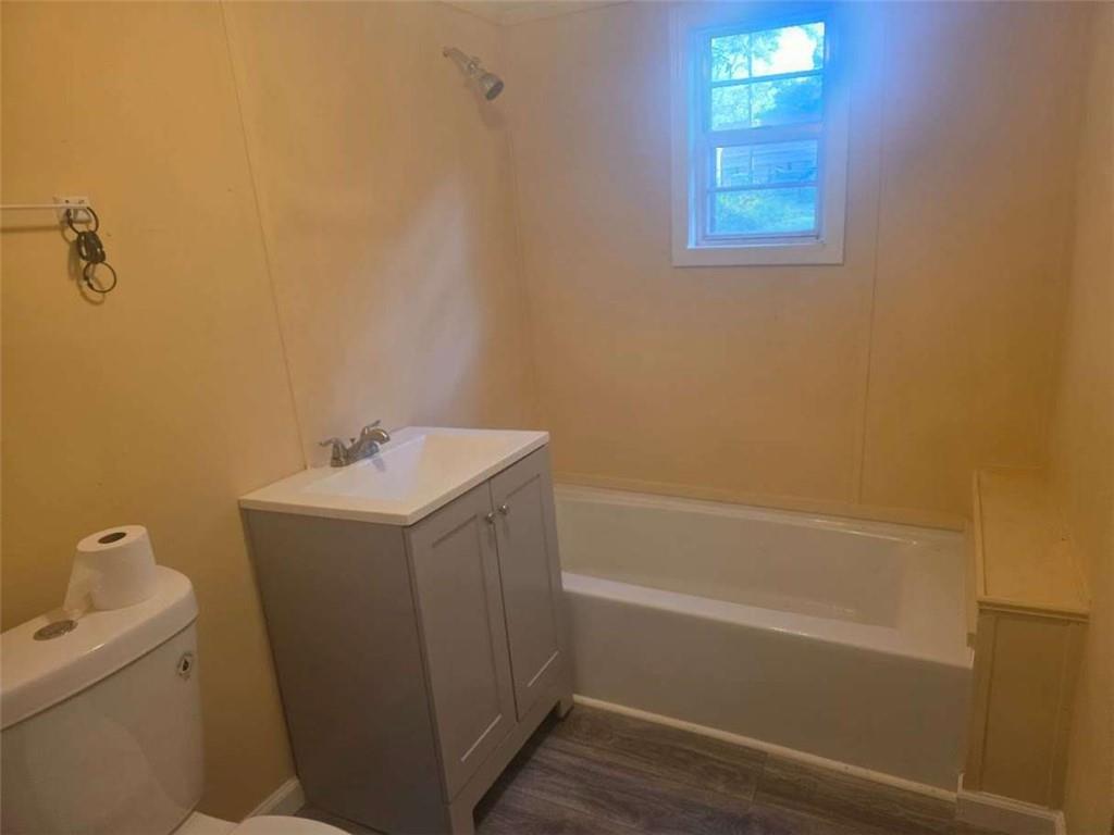 108 G Avenue Thomaston, GA 30286 - Photo 13 of 19 a bathroom with a sink and a bathtub
