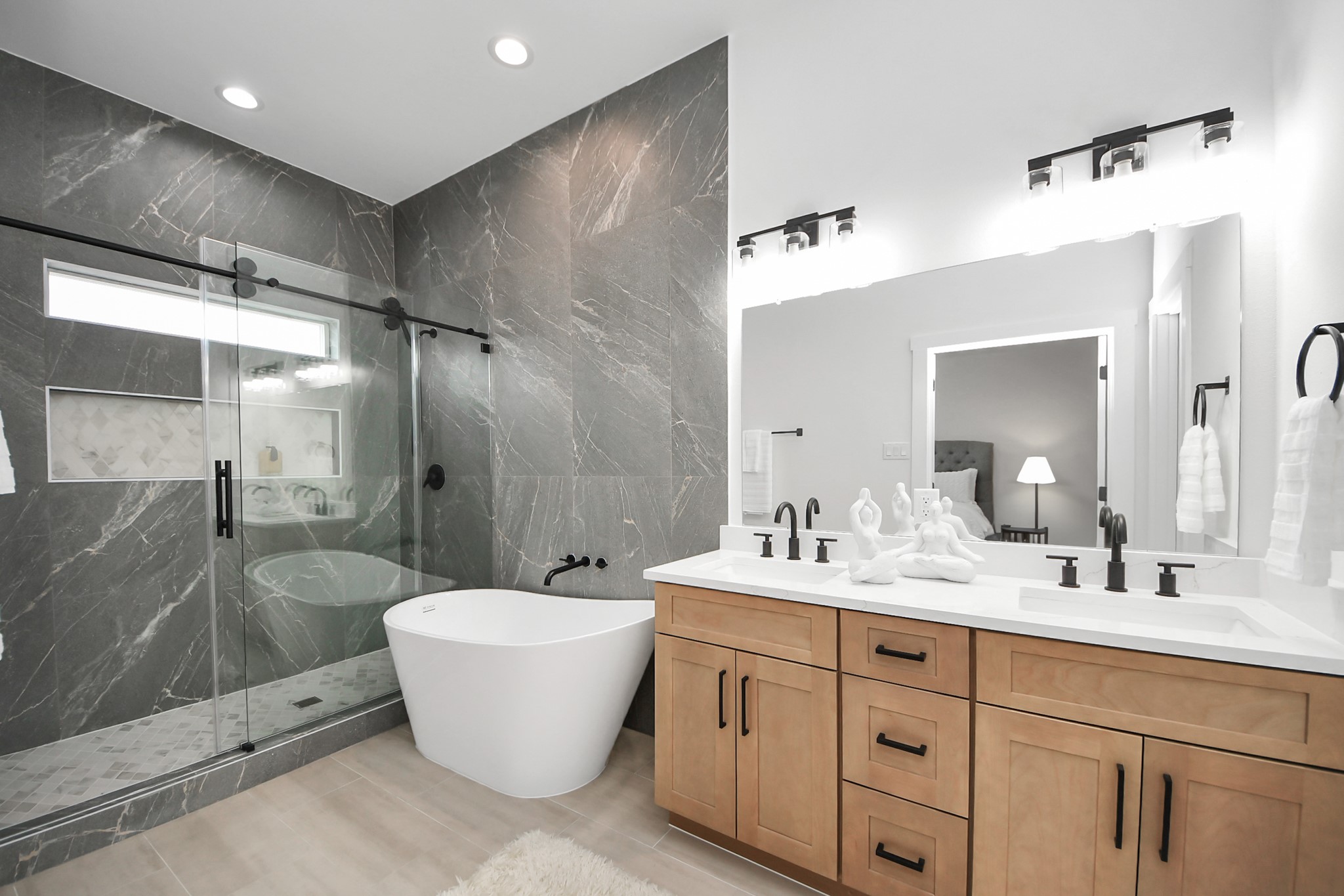 3535 Amos Street Houston, TX 77021 - Photo 25 of 46 Primary bathroom