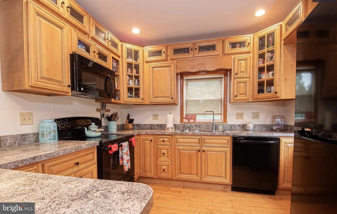 2180 Strasburg Road Front Royal, VA 22630 - Photo 5 of 11 Kitchen w/bar area