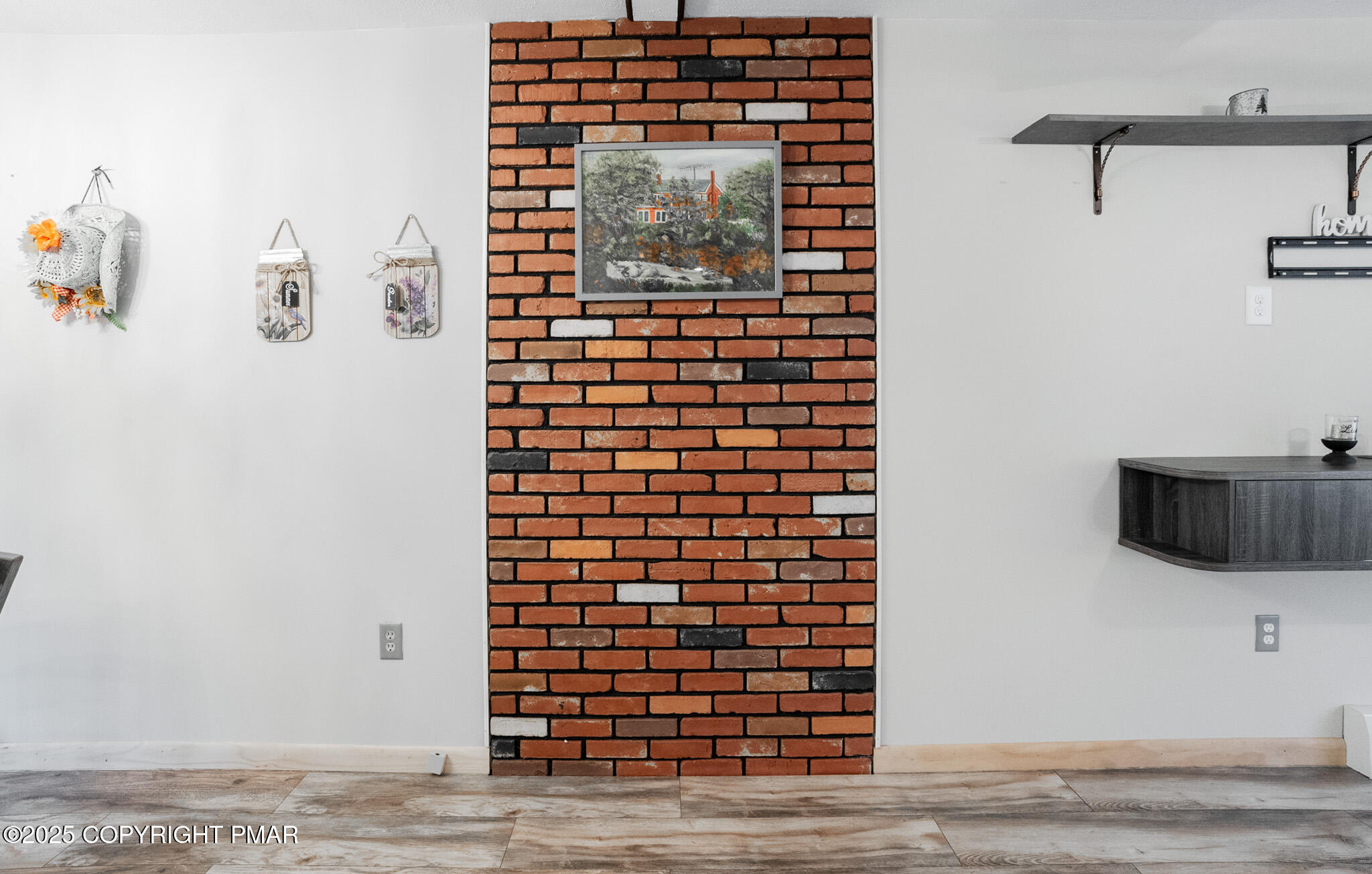 3118 Ogontz Drive Pocono Lake, PA 18347 - Photo 30 of 66 Brick Wall Accent