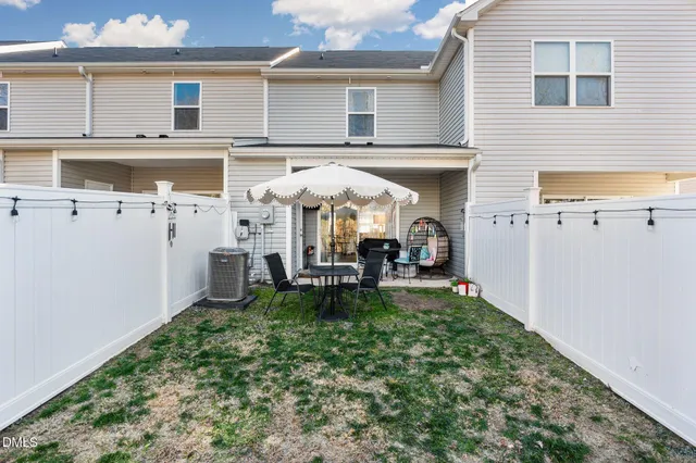a view of a house with backyard and porch
