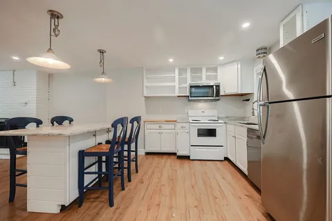 $3,200 | 115 Green Street, Unit A, Marblehead, MA 01945