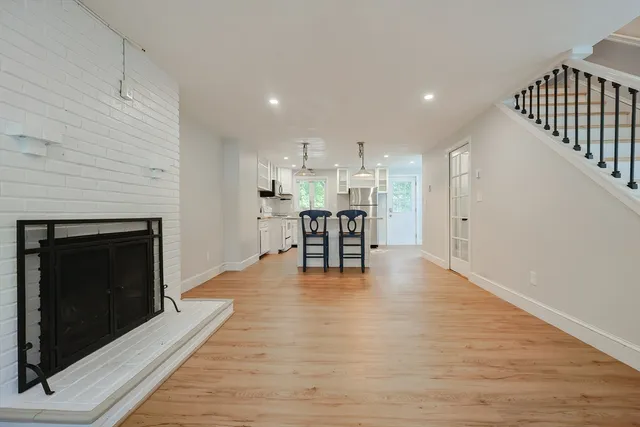 $3,200 | 115 Green Street, Unit A, Marblehead, MA 01945