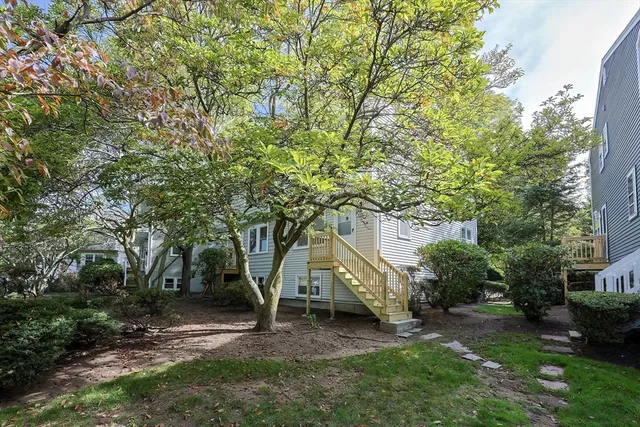 $3,200 | 115 Green Street, Unit A, Marblehead, MA 01945