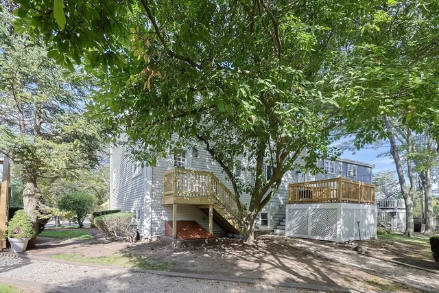 $3,200 | 115 Green Street, Unit A, Marblehead, MA 01945