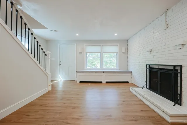 $3,200 | 115 Green Street, Unit A, Marblehead, MA 01945