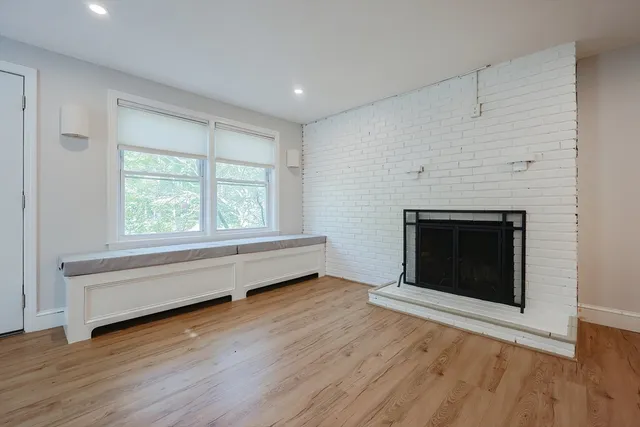 $3,200 | 115 Green Street, Unit A, Marblehead, MA 01945